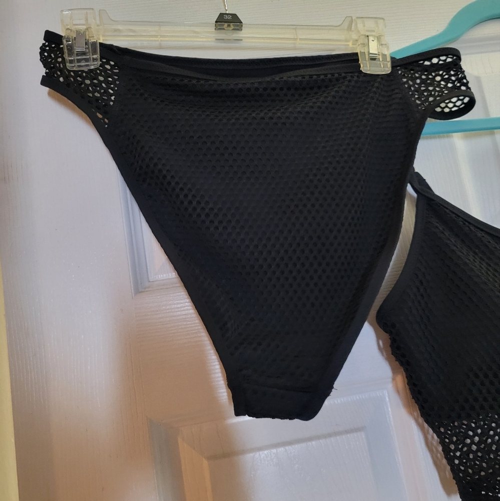 Refuge black bikini set, with fishnet details/cut outs size XL NWT - Picture 9 of 12